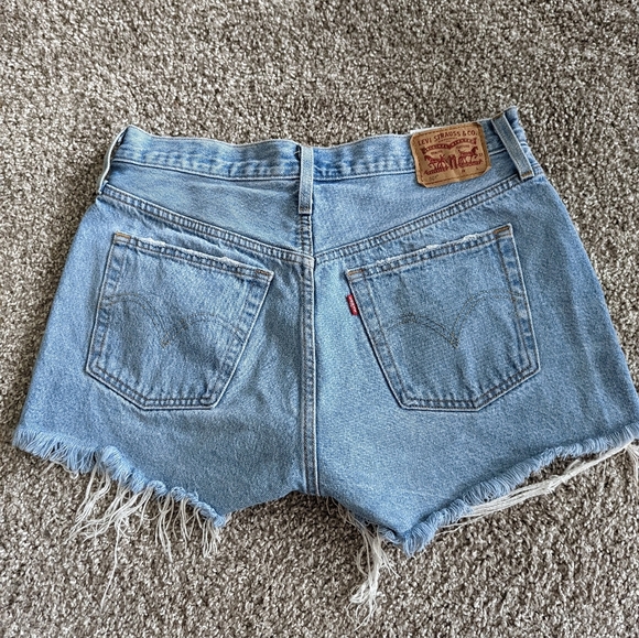 Levi Distressed Shorts - Picture 6 of 7